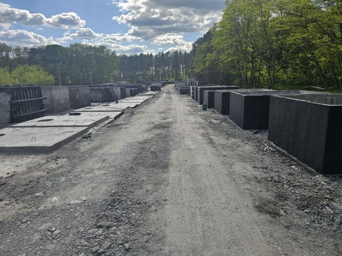 Plac z gotowymi szambami betonowymi Oświęcim w różnych rozmiarach